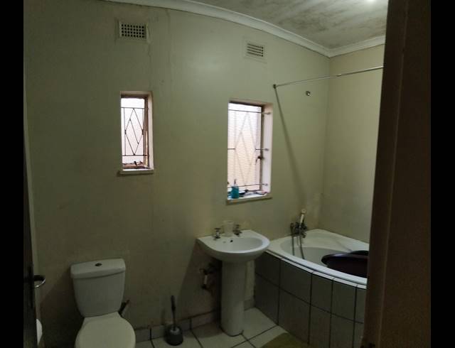 3 BEDROOM HOUSE FOR SALE IN VAN RIEBEECK HOOGTE